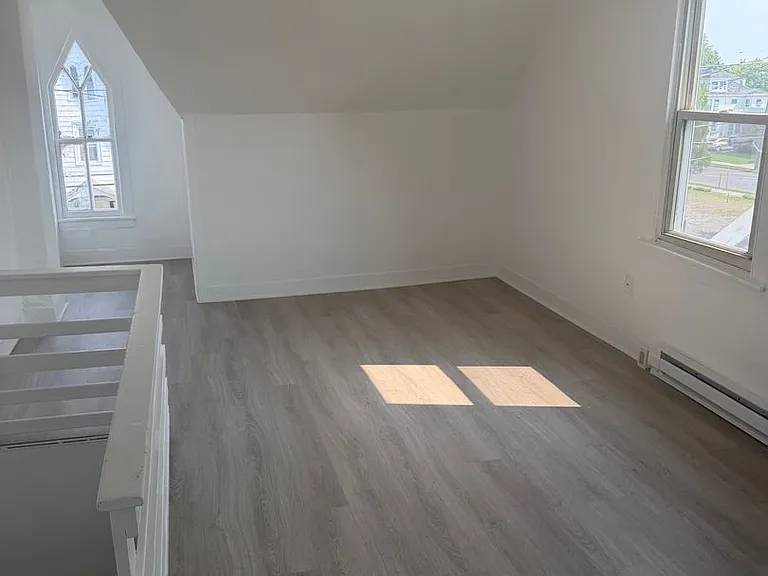 219 E Mulberry St — Photo 6