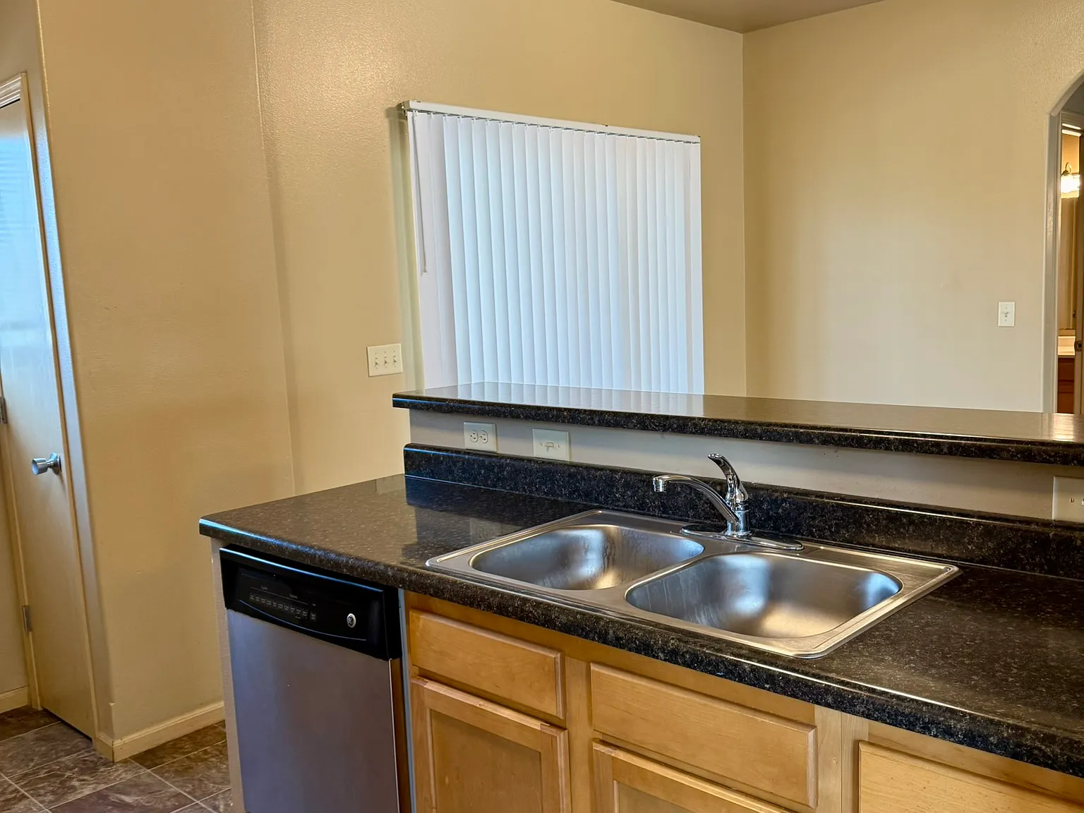 3 bed, 2.5 bath, $3,417 — Photo 3
