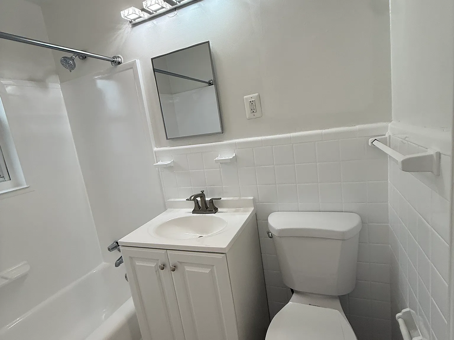 2 bed, 850 sqft, $2,200 — Photo 2