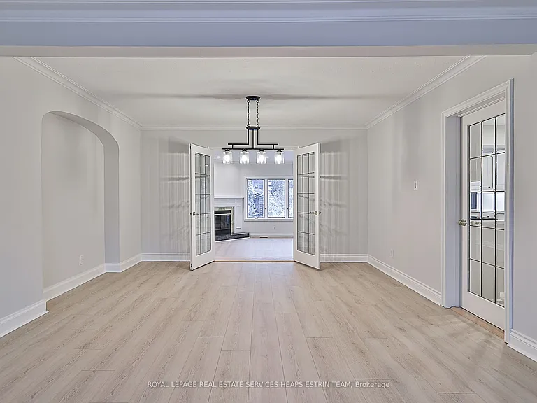 27 Southlea Ave — Photo 8