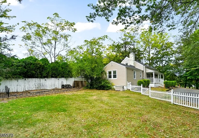 3 Country Club Rd — Photo 32
