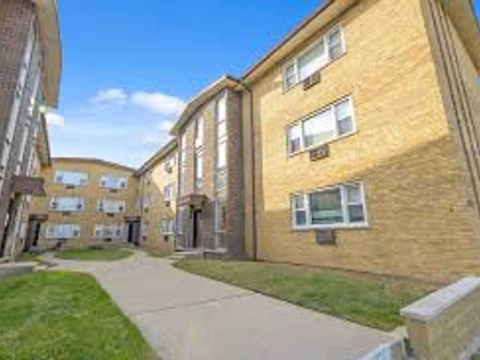 7818-7820 South Shore Drive — Photo 1