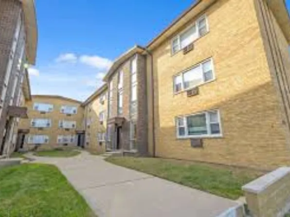 7818-7820 South Shore Drive