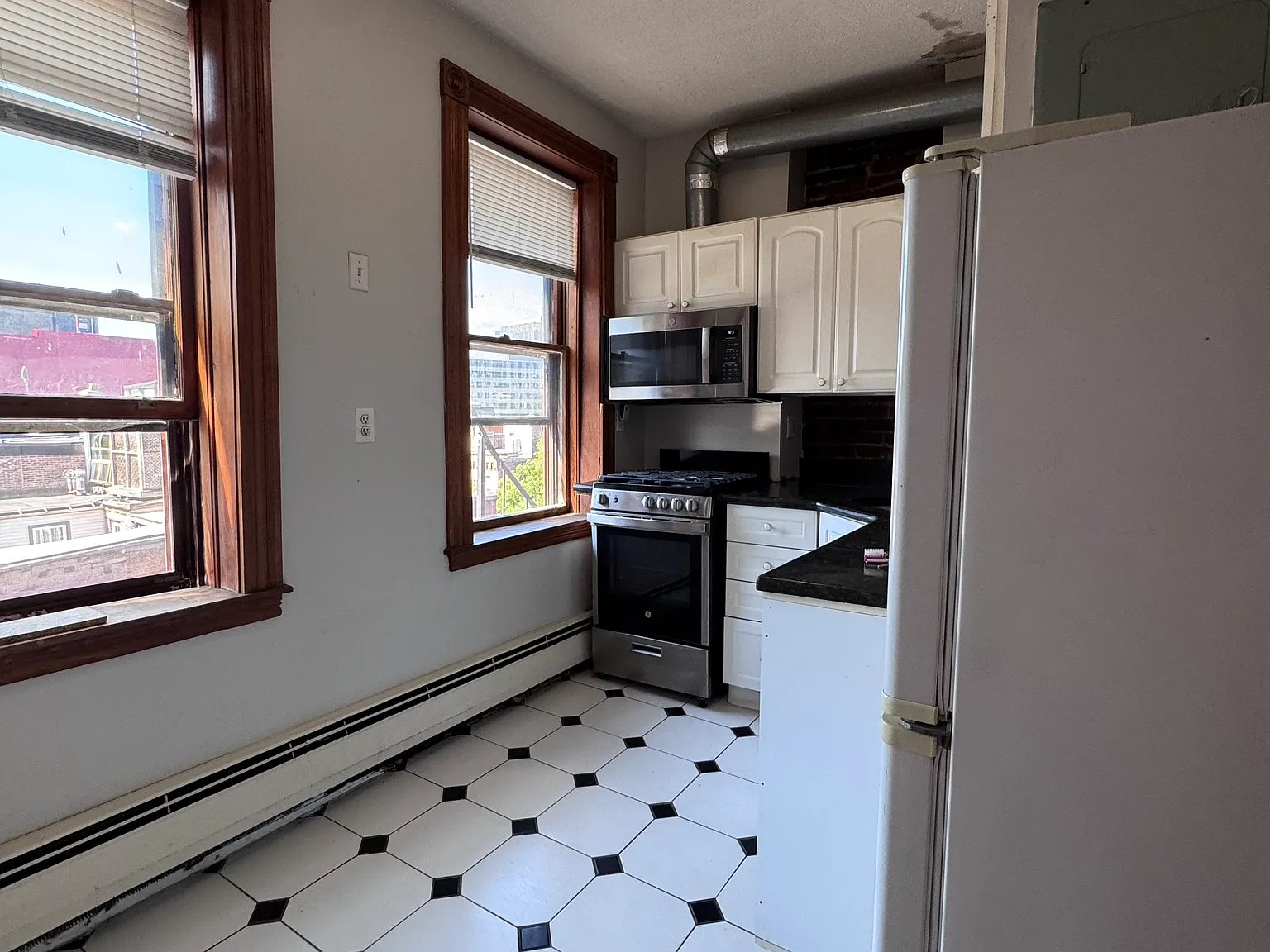 1 bed, 750 sqft, $3,350 — Photo 3