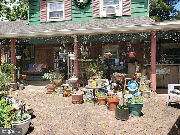 5th image of 700 Gordon Dr