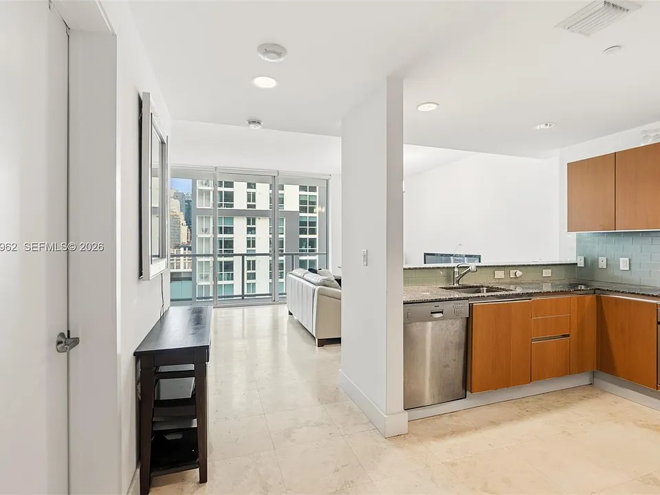 1050 Brickell Ave #2112