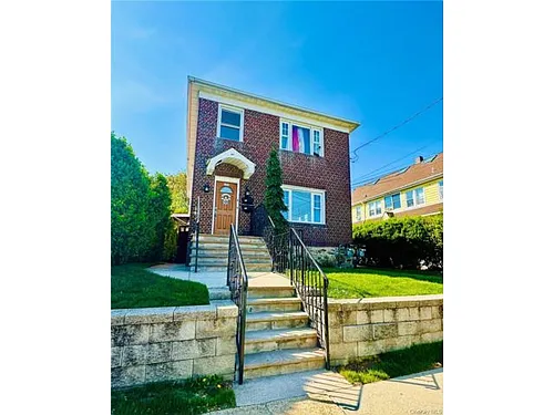 153 Vernon Ave Photo 1
