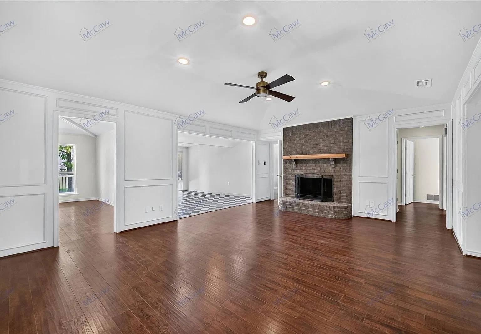3 bed, 2.0 bath, 2204 sqft, $2,800 — Photo 2