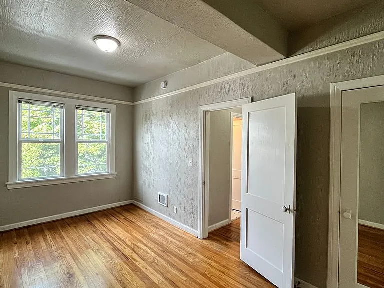 Castle Manor by Star Metro — Photo 18