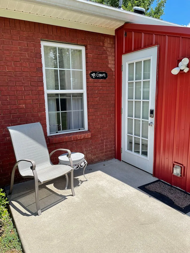 Charming Tim McGraw Fan Studio, 1BR House in Camden — Photo 1