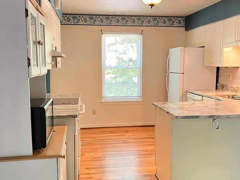 4036 Bradshaw Dr — Photo 6