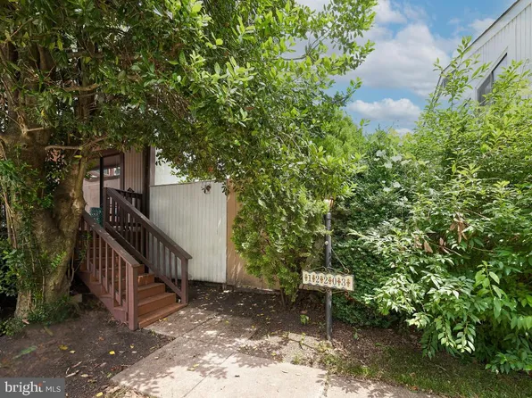 12203 Golden Sands Ln, Reston, VA 20191