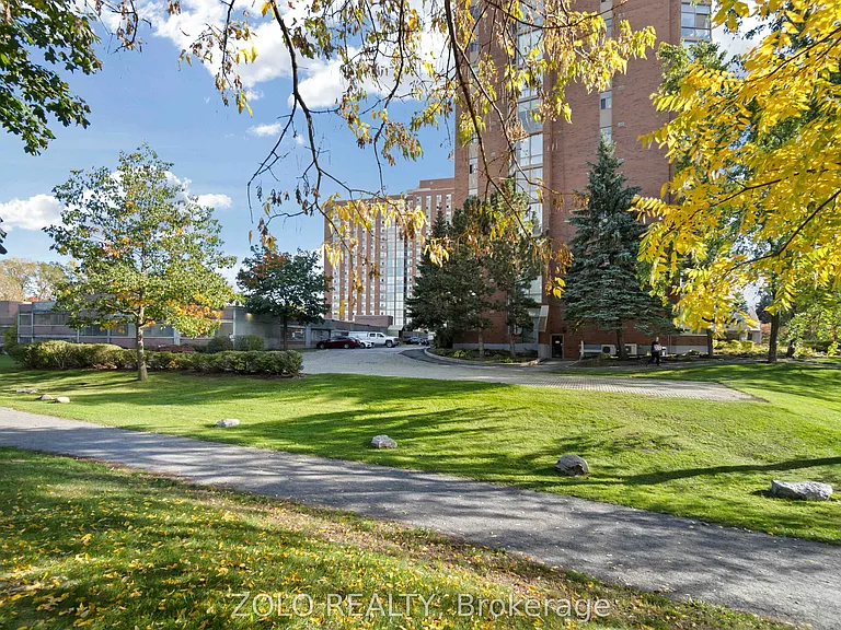 2759 Carousel Cres #501 — Photo 2