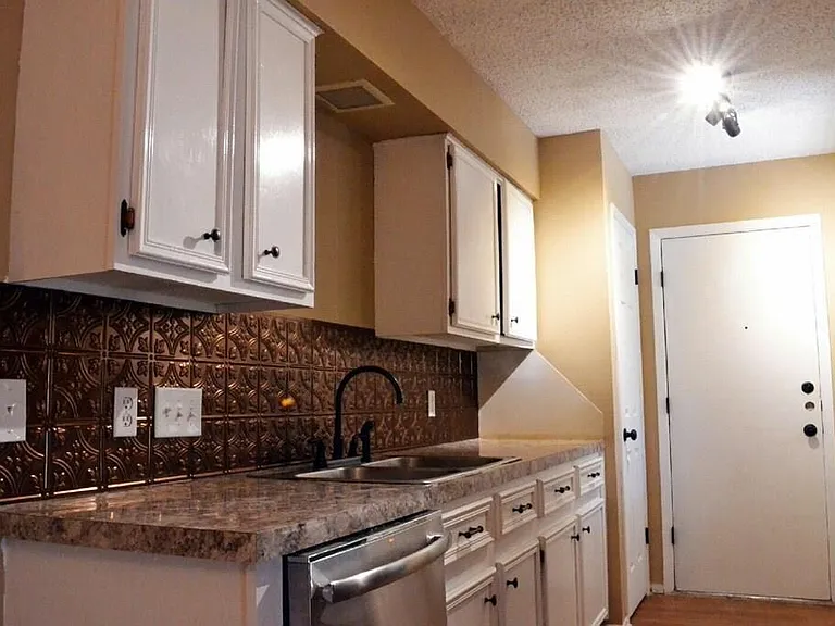 1801 Mearns Meadow Blvd #A — Photo 8