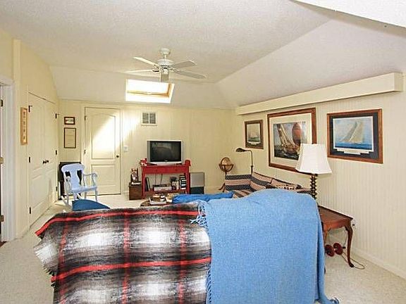 4th image of 1 Long Marsh Ln