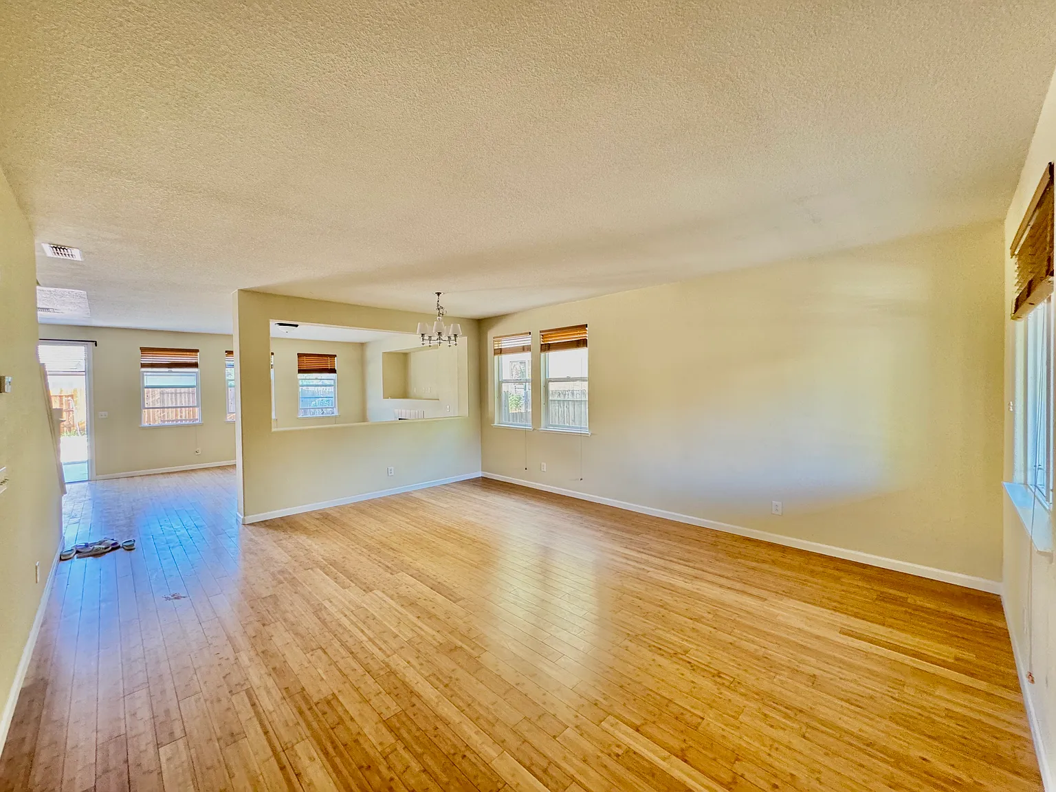 4 bed, 2974 sqft, $3,500 — Photo 4