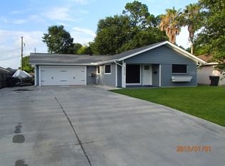 2910 Magnolia Ln, Groves, TX 77619