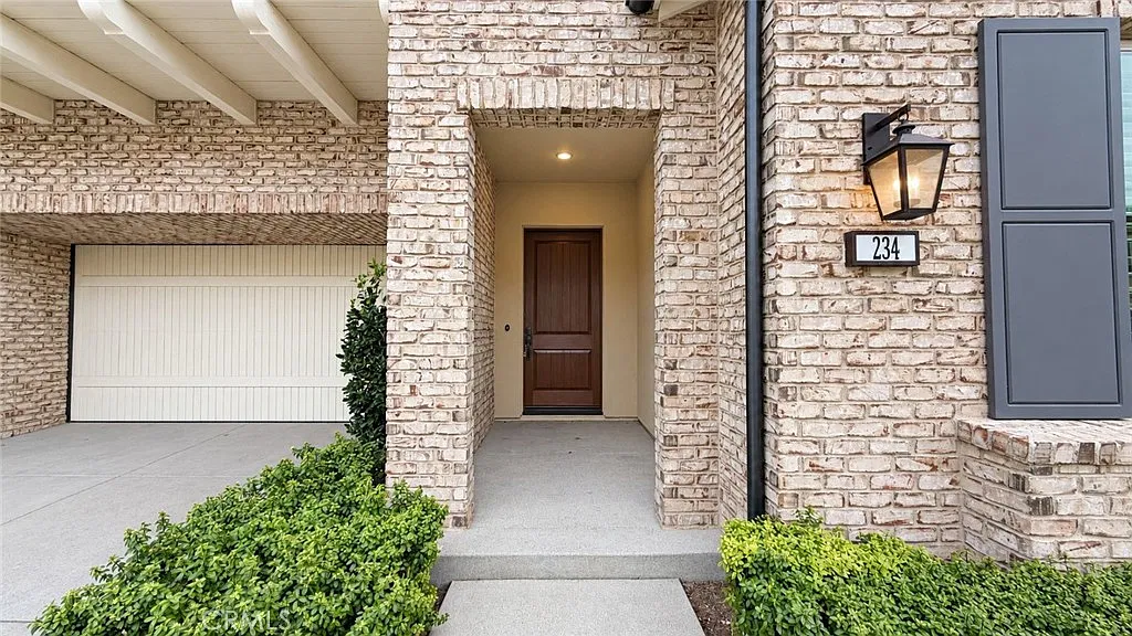 4 bed, 4.5 bath, 3534 sqft, $8,500 — Photo 2