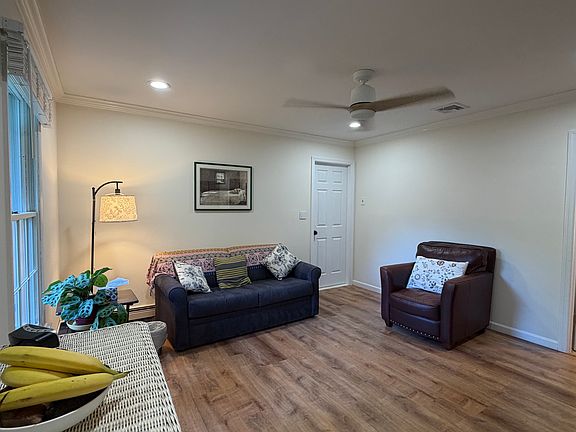 4th image of 4 Sound Breeze Dr