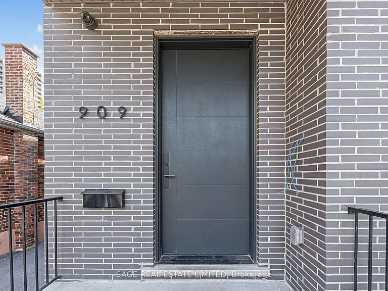 909 Castlefield Ave #1 — Photo 5