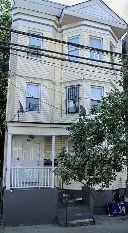 3 bed, 2.0 bath, $2,299 — Photo 1