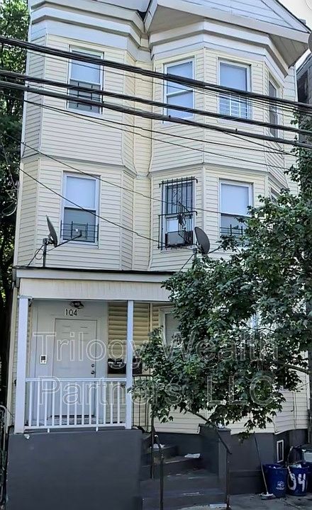 1st image of 104 S 12th St #2