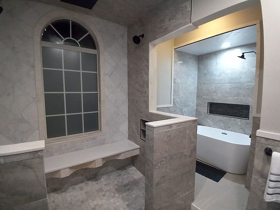 5th image of 2403 Country Club Dr