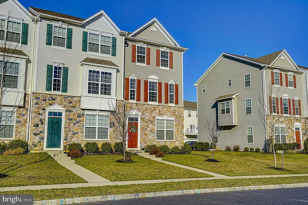 3 bed, 2.5 bath, 1916 sqft, $3,100 — Photo 3