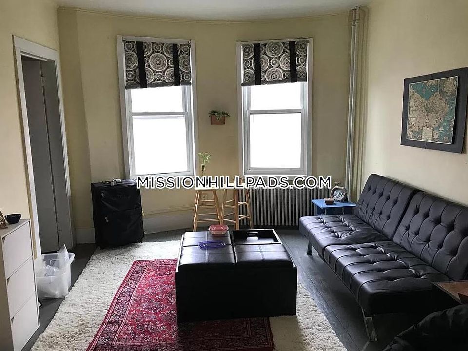 2nd image of 832 Huntington Ave #R2