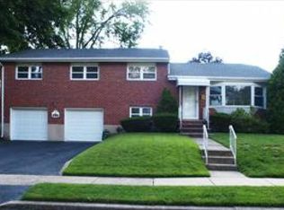 12 Beacon St, Dumont, NJ 07628