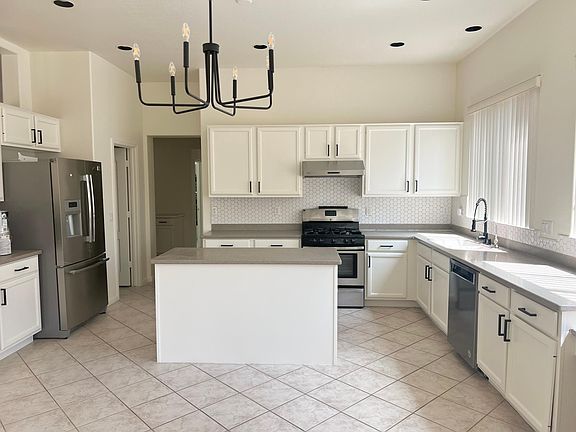 2nd image of 761 W Oriole Way
