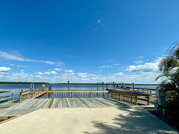 3rd image of 150 Smallwood Dr #243