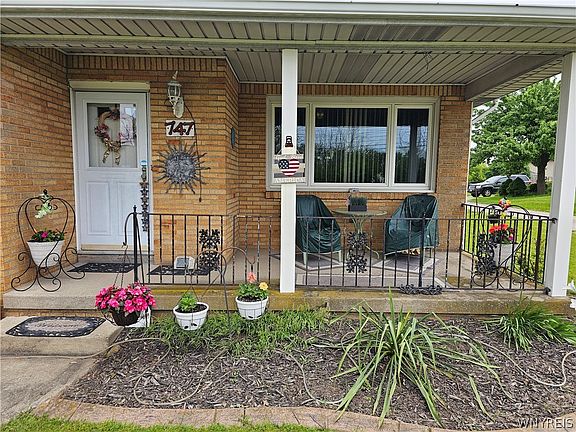 3rd image of 747 Sweet Home Rd