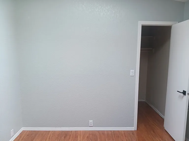 10404 Griffith Park Dr NE — Photo 17