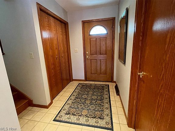 4th image of 211 Greentree Dr