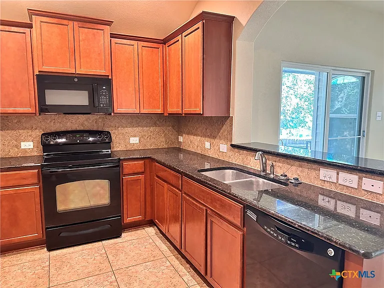 2020 Meadow View Dr — Photo 4