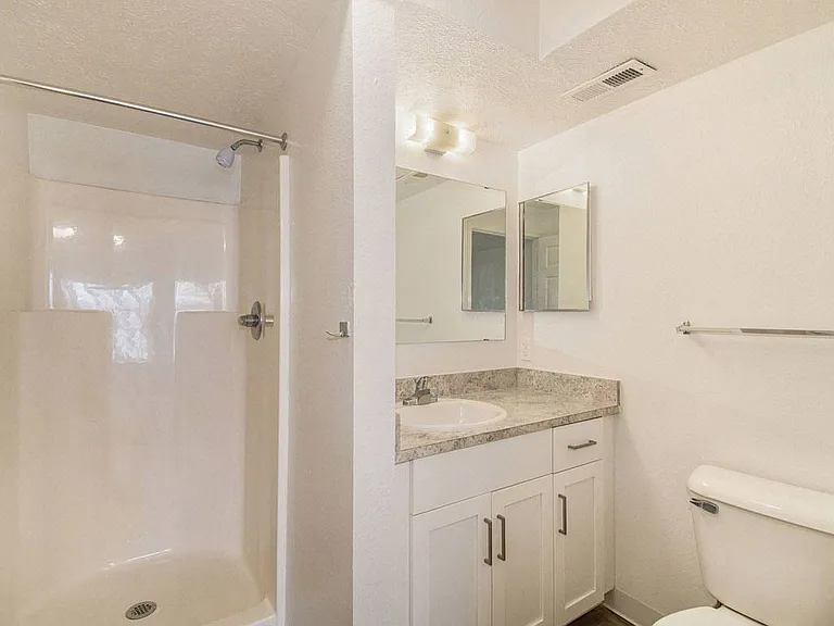 Canal 2 Apartments — Photo 35