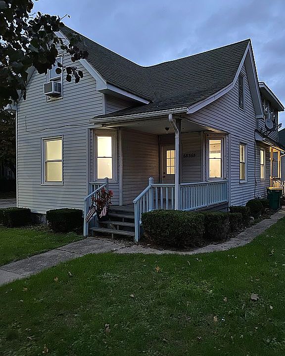 1st image of 68368 Oak St