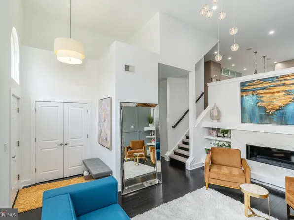 832 S Swanson St, Philadelphia, PA 19147