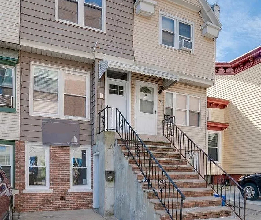 781 Montgomery St