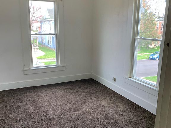 5th image of 419 E 3rd St #419
