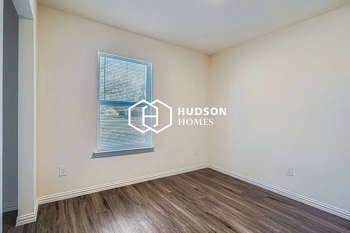 417 Carver Ave — Photo 9