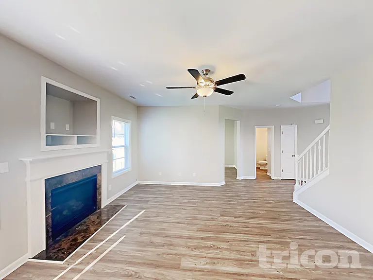 1324 Pondhaven Dr — Photo 3