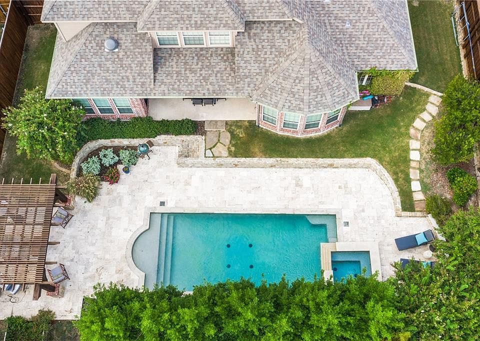 1st image of 721 Essex Dr