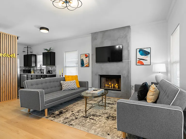 604 Julian St NW — Photo 5