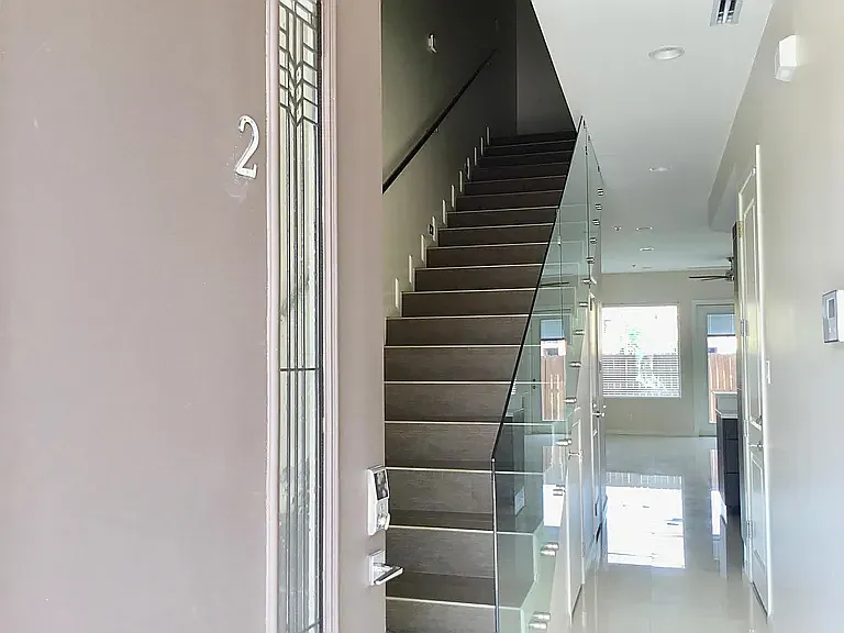 3010 S L Ln #3 — Photo 2