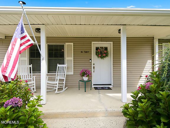 3rd image of 116 Seaspray Road