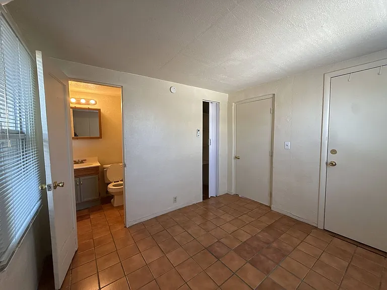 2301 N Northway Ave — Photo 7