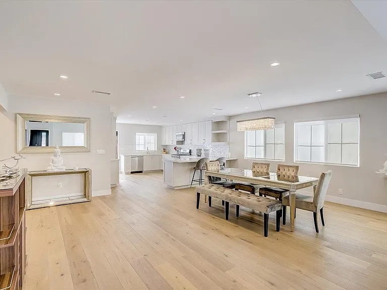 1832 S Redondo Blvd — Photo 5