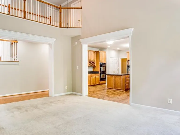 10410 Silver Creek Ct — Photo 12